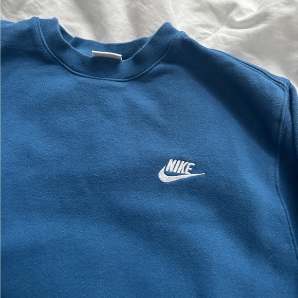 Nike Men's Crewneck in Deep Blue - Picture 2 of 4